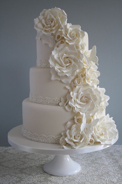 ROYAL WHITE CASCADE MARRIAGE CAKE