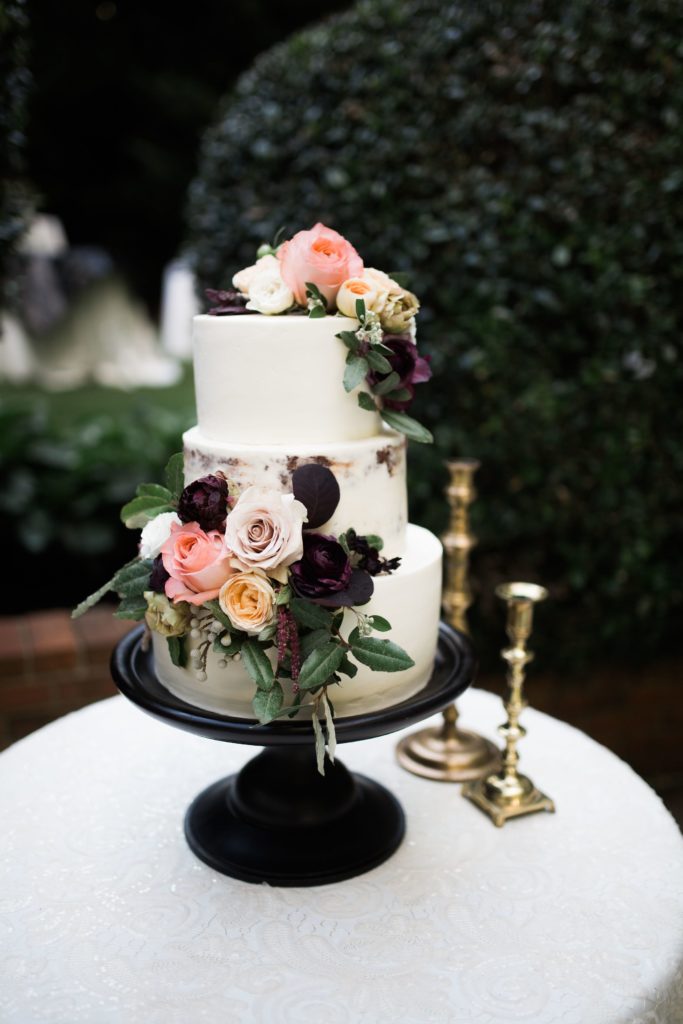 FLOWER TRAIL WEDDING CAKE