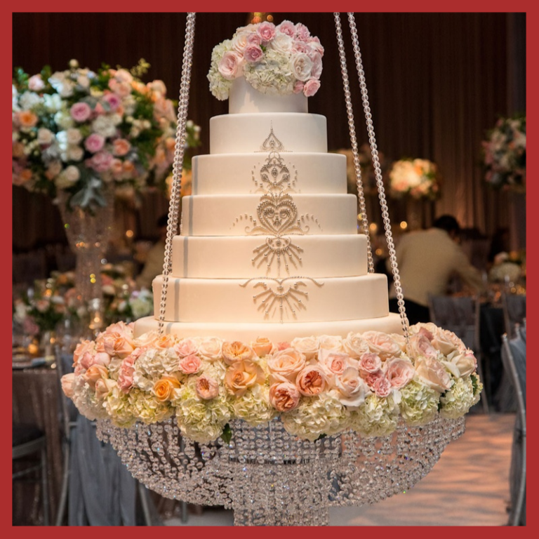 Top 5 Designers Chandelier Cake for Your Wedding